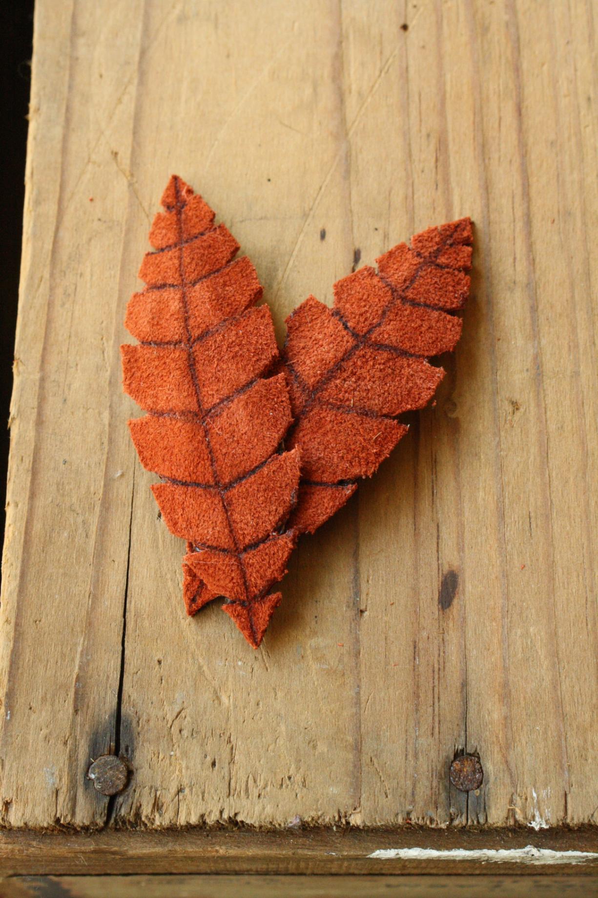Feather.Leaf Clips